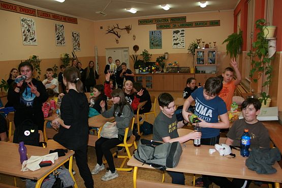 Grafika #19: Kolejna noc w szkole