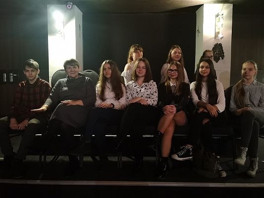 Grafika #1: JEDZIEMY DO TEATRU!