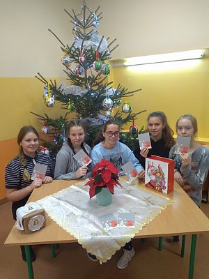 Grafika #0: Kampania "Idą święta, nie o sms-ie, lecz o kartce pamiętaj"