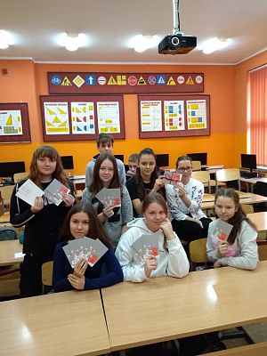 Grafika #2: Kampania "Idą święta, nie o sms-ie, lecz o kartce pamiętaj"