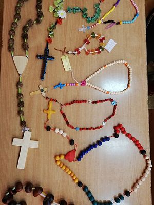 Grafika #0: "Jak paciorki różańca"