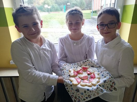 Grafika #0: Słodka Patriotka na Święto Niepodległości