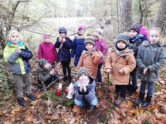 Grafika #0: Wyjście na cmentarz w Leśnicach