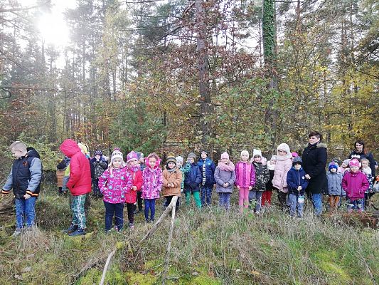 Grafika #9: Wyjście na cmentarz w Leśnicach