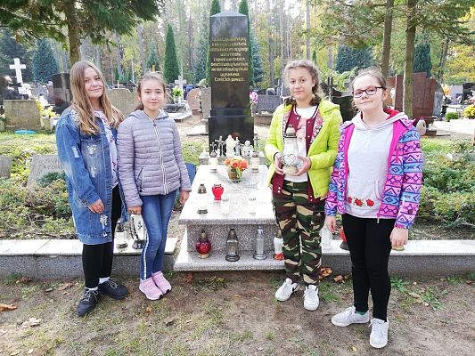 Grafika #1: Zapaliliśmy Znicz Pamięci