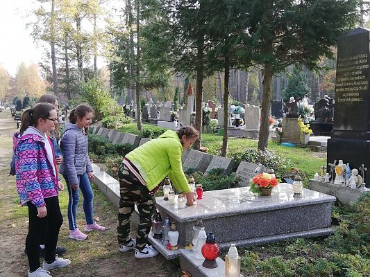 Grafika #3: Zapaliliśmy Znicz Pamięci