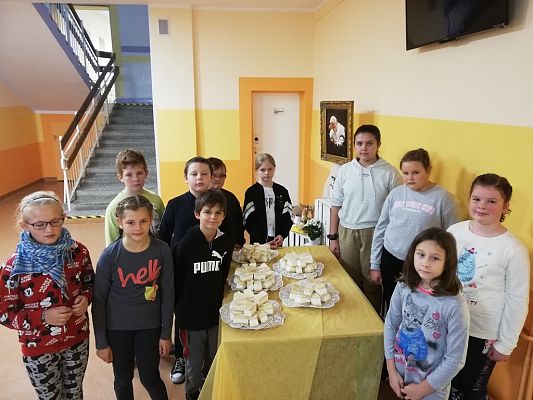 Grafika #2: Kremówki Papieskie – budujemy żywy pomnik JPII