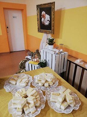 Grafika #6: Kremówki Papieskie – budujemy żywy pomnik JPII