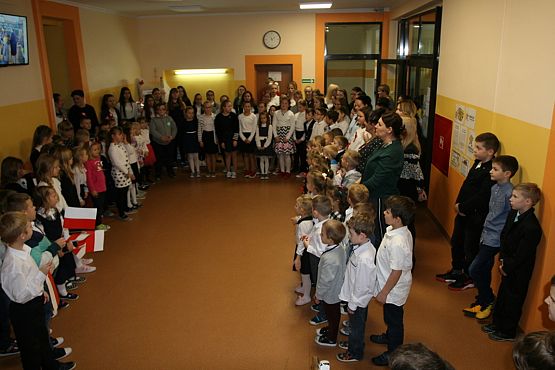 Grafika #1: Akcja "Szkoła do hymnu"