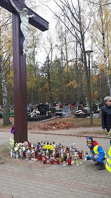 Grafika #4: Wyjście na Cmentarz Parafialny w Lęborku