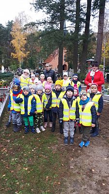 Grafika #5: Wyjście na Cmentarz Parafialny w Lęborku