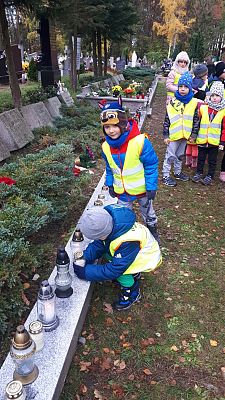 Grafika #6: Wyjście na Cmentarz Parafialny w Lęborku