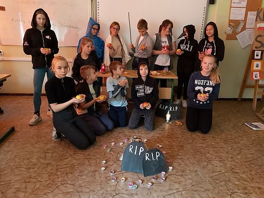 Grafika #1: GRAMY "DZIADY"