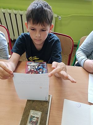 Grafika #8: PODARUJ WIERSZ