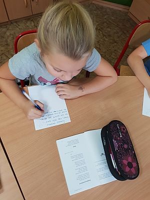 Grafika #6: PODARUJ WIERSZ