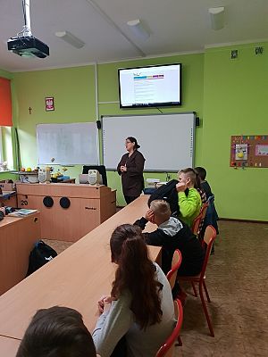 Grafika #2: PODARUJ WIERSZ