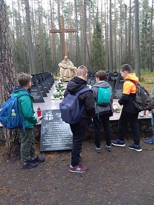 Grafika #4: WYJAZD DO PIAŚNICY # SZKOŁA PAMIĘTA