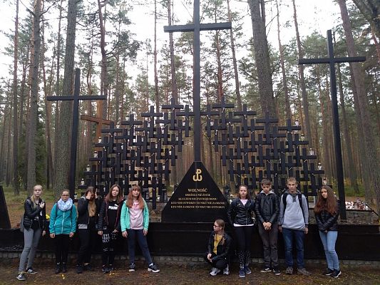 Grafika #5: WYJAZD DO PIAŚNICY # SZKOŁA PAMIĘTA