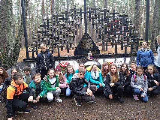 Grafika #6: WYJAZD DO PIAŚNICY # SZKOŁA PAMIĘTA