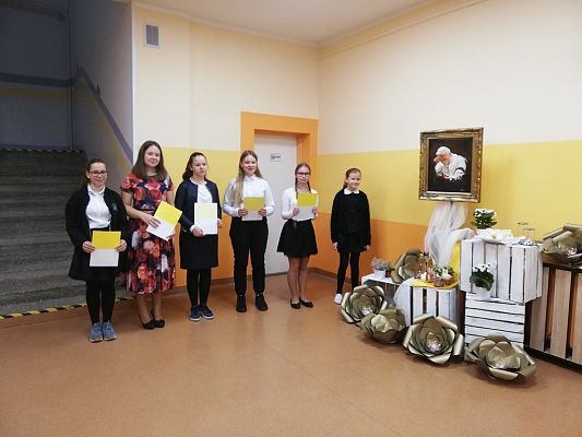 Grafika #1: XIX Dzień Papieski - Wstańcie, chodźmy!