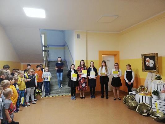 Grafika #3: XIX Dzień Papieski - Wstańcie, chodźmy!