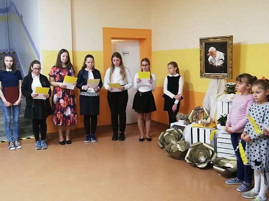 Grafika #7: XIX Dzień Papieski - Wstańcie, chodźmy!