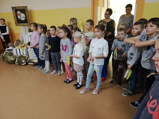 Grafika #8: XIX Dzień Papieski - Wstańcie, chodźmy!