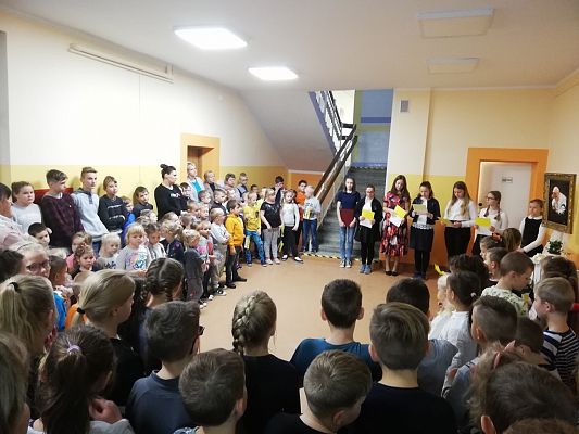 Grafika #9: XIX Dzień Papieski - Wstańcie, chodźmy!