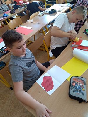 Grafika #4: BohaterON - włącz historię! - tworzymy pocztówki dla powstańców