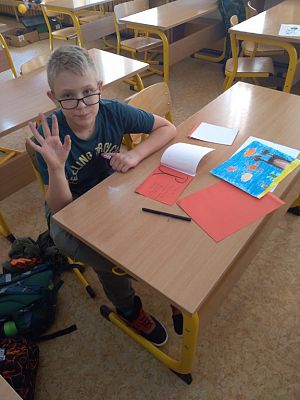 Grafika #9: BohaterON - włącz historię! - tworzymy pocztówki dla powstańców