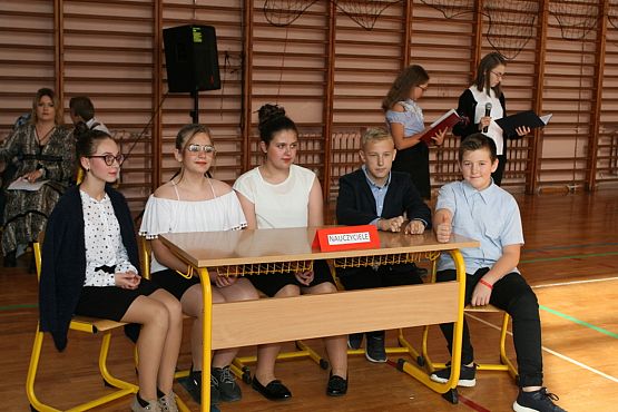 Grafika #1: UROCZYSTY APEL Z OKAZJI DNIA EDUKACJI NARODOWEJ