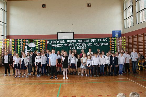 Grafika #9: UROCZYSTY APEL Z OKAZJI DNIA EDUKACJI NARODOWEJ