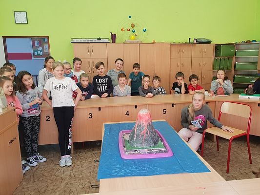 Grafika #3: WULKANY NA GEOGRAFII