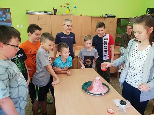 Grafika #10: WULKANY NA GEOGRAFII