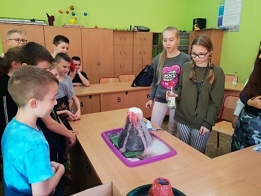 Grafika #9: WULKANY NA GEOGRAFII