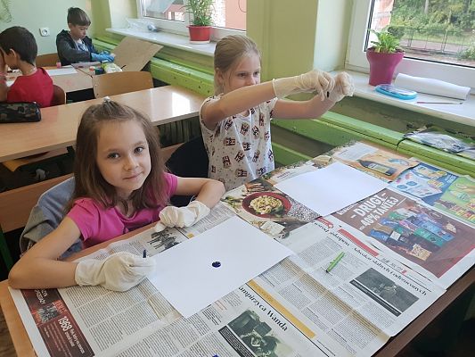 Grafika #9: Lekcja kleksografii w klasie 4