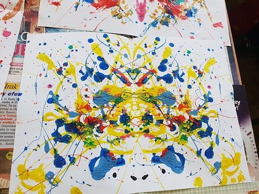 Grafika #12: Lekcja kleksografii w klasie 4