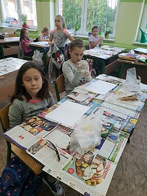 Grafika #0: Lekcja kleksografii w klasie 4