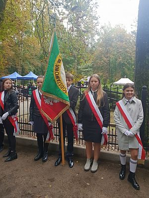 Grafika #0: UROCZYSTOŚĆ PATRIOTYCZNO-RELIGIJNA KU CZCI POMORDOWANYCH WIĘŹNIÓW OBOZU KONCENTRACYJNEGO STUTTHOF W KRĘPIE KASZUBSKIEJ