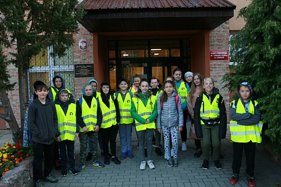 Grafika #0: Wycieczka klasy VI nad jezioro Brody