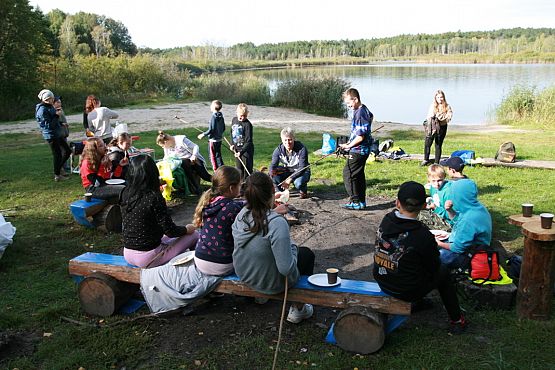 Grafika #8: Wycieczka klasy VI nad jezioro Brody