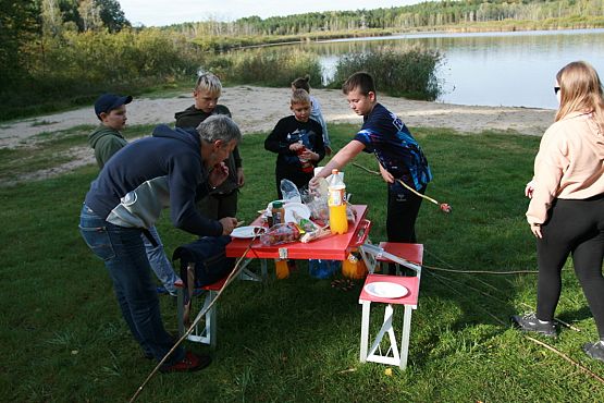 Grafika #11: Wycieczka klasy VI nad jezioro Brody