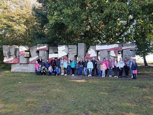 Grafika #0: WYCIECZKA W NAGRODĘ ZA WYNIKI W NAUCE W ROKU 2018/2019 UFUNDOWANA PRZEZ STOWARZYSZENIE PRZYJACIÓŁ SZKOŁY W LEŚNICACH