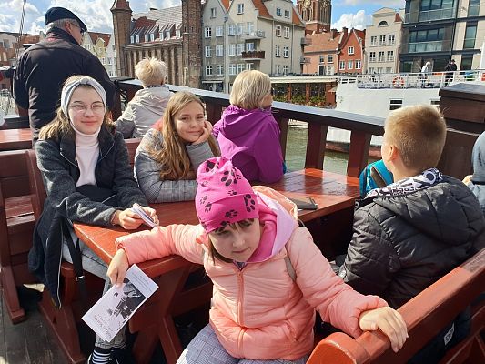 Grafika #5: WYCIECZKA W NAGRODĘ ZA WYNIKI W NAUCE W ROKU 2018/2019 UFUNDOWANA PRZEZ STOWARZYSZENIE PRZYJACIÓŁ SZKOŁY W LEŚNICACH