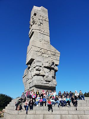 Grafika #1: WYCIECZKA W NAGRODĘ ZA WYNIKI W NAUCE W ROKU 2018/2019 UFUNDOWANA PRZEZ STOWARZYSZENIE PRZYJACIÓŁ SZKOŁY W LEŚNICACH