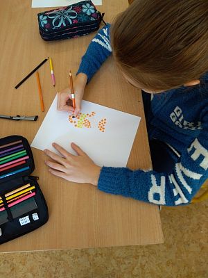 Grafika #2: Międzynarodowy Dzień Kropki na lekcjach plastyki