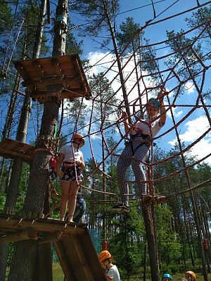 Grafika #8: Wycieczka klasy VII do parku linowego.