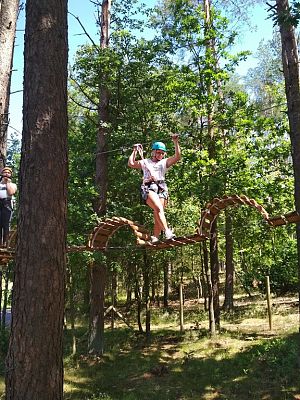 Grafika #11: Wycieczka klasy VII do parku linowego.