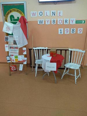 Grafika #1: "WOLNOŚĆ ROZUMIEM"