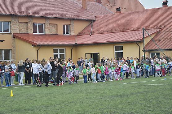 Grafika #17: DZIEŃ DZIECKA I SPORTU SZKOLNEGO-SP LEŚNICE I SP REDKOWICE